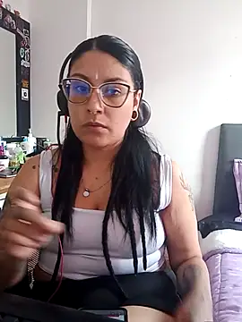 Snapshot of DaniPoison chatting on October 18, 2025, 3:14 pm DaniPoison online show from October 18, 2025, 3:14 pm