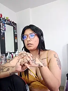 Snapshot of DaniPoison chatting on November 7, 2025, 9:19 pm DaniPoison online show from November 7, 2025, 9:19 pm