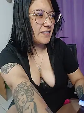 DaniPoison online show from June 25, 2026, 9:42 pm