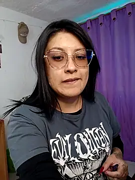 DaniPoison online show from June 24, 2026, 7:33 pm