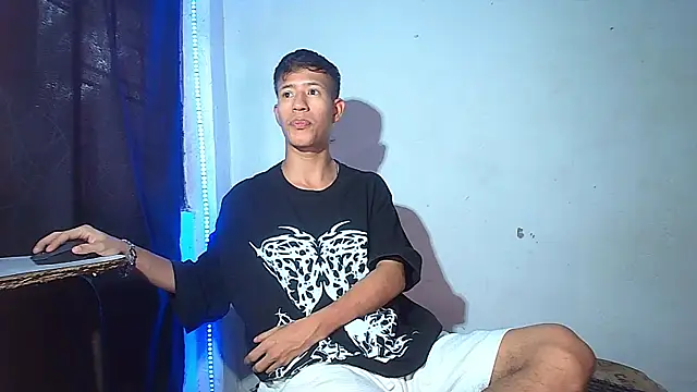 dareck 18 online show from June 25, 2026, 1:27 pm