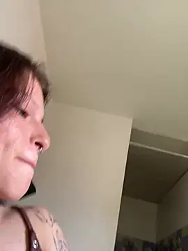 Snapshot of val_zx chatting on July 4, 2026, 6:01 pm val zx online show from July 4, 2026, 6:01 pm
