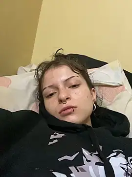 Snapshot of val_zx chatting on October 17, 2025, 11:56 am val zx online show from October 17, 2025, 11:56 am