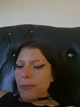 Snapshot of val_zx chatting on June 23, 2026, 11:14 pm val zx online show from June 23, 2026, 11:14 pm