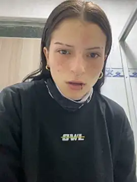 Snapshot of val_zx chatting on October 25, 2025, 11:16 pm val zx online show from October 25, 2025, 11:16 pm