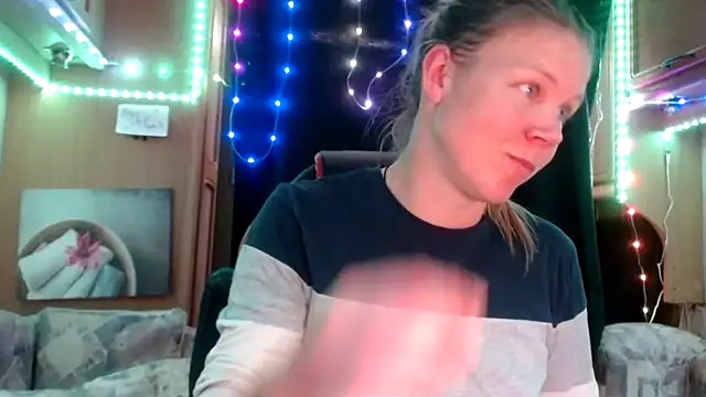 Snapshot of CallMeMaria chatting on February 14, 2025, 4:31 pm CallMeMaria online show from February 14, 2025, 4:31 pm