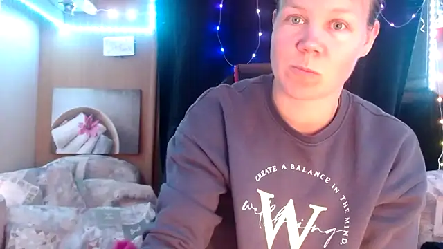 Snapshot of CallMeMaria chatting on March 3, 2025, 10:06 am CallMeMaria online show from March 3, 2025, 10:06 am