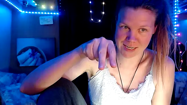 Snapshot of CallMeMaria chatting on March 5, 2025, 4:35 pm CallMeMaria online show from March 5, 2025, 4:35 pm