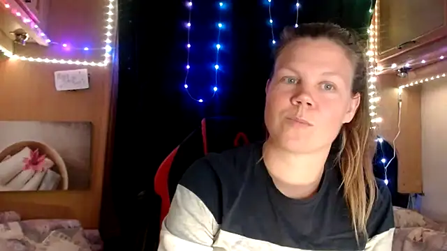 Snapshot of CallMeMaria chatting on March 9, 2025, 7:37 pm CallMeMaria online show from March 9, 2025, 7:37 pm