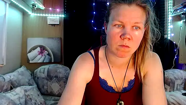 Snapshot of CallMeMaria chatting on March 21, 2025, 11:44 am CallMeMaria online show from March 21, 2025, 11:44 am