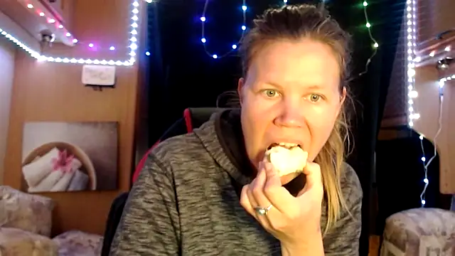 Snapshot of CallMeMaria chatting on March 15, 2025, 11:51 am CallMeMaria online show from March 15, 2025, 11:51 am