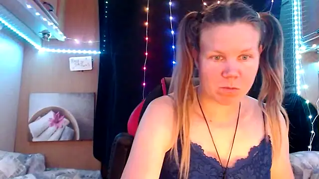 Snapshot of CallMeMaria chatting on March 7, 2025, 1:40 pm CallMeMaria online show from March 7, 2025, 1:40 pm