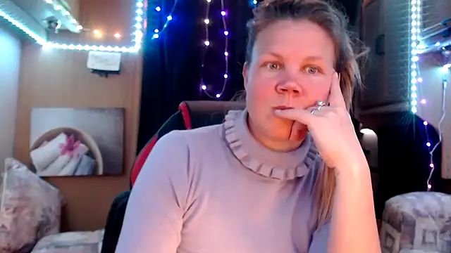 Snapshot of CallMeMaria chatting on March 11, 2025, 3:34 pm CallMeMaria online show from March 11, 2025, 3:34 pm