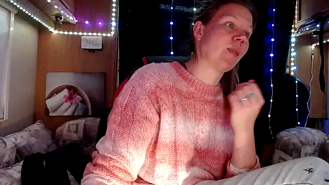 Snapshot of CallMeMaria chatting on March 19, 2025, 4:02 pm CallMeMaria online show from March 19, 2025, 4:02 pm