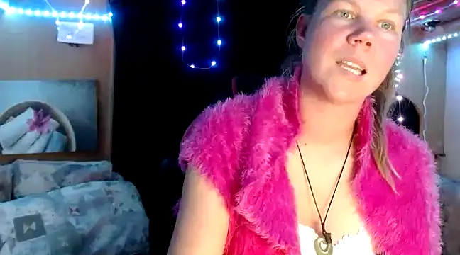 Snapshot of CallMeMaria chatting on February 10, 2025, 7:28 pm CallMeMaria online show from February 10, 2025, 7:28 pm