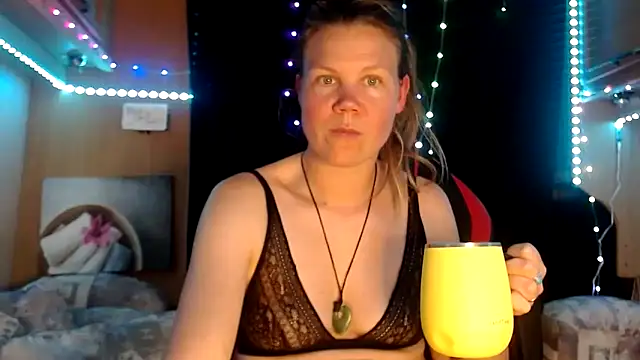 Snapshot of CallMeMaria chatting on March 2, 2025, 3:19 pm CallMeMaria online show from March 2, 2025, 3:19 pm