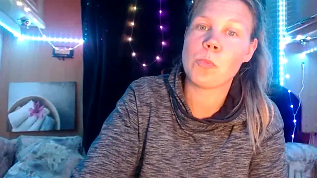 Snapshot of CallMeMaria chatting on February 27, 2025, 8:31 pm CallMeMaria online show from February 27, 2025, 8:31 pm