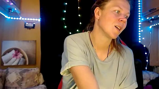 Snapshot of CallMeMaria chatting on February 28, 2025, 1:25 pm CallMeMaria online show from February 28, 2025, 1:25 pm