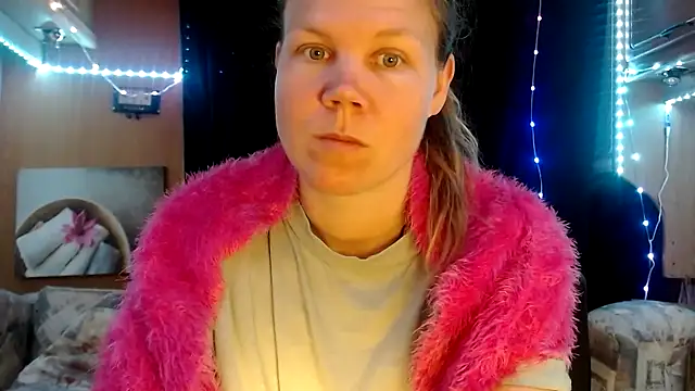 Snapshot of CallMeMaria chatting on February 28, 2025, 10:20 am CallMeMaria online show from February 28, 2025, 10:20 am