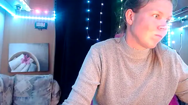 Snapshot of CallMeMaria chatting on February 21, 2025, 4:48 pm CallMeMaria online show from February 21, 2025, 4:48 pm