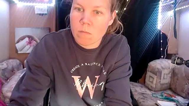 Snapshot of CallMeMaria chatting on March 22, 2025, 11:21 am CallMeMaria online show from March 22, 2025, 11:21 am