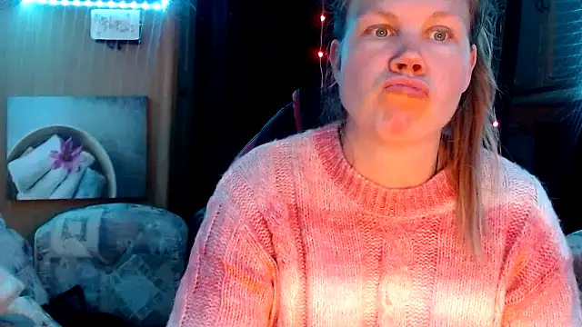 Snapshot of CallMeMaria chatting on March 19, 2025, 7:38 pm CallMeMaria online show from March 19, 2025, 7:38 pm