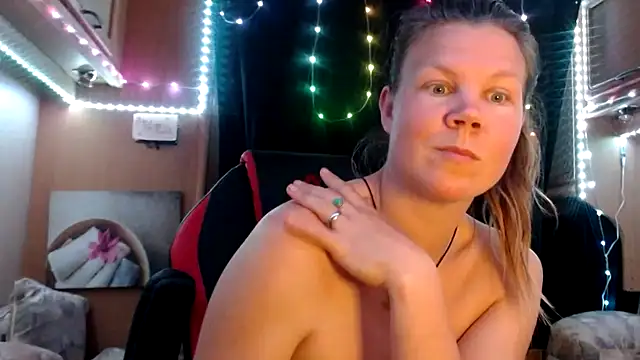 Snapshot of CallMeMaria chatting on March 16, 2025, 8:21 pm CallMeMaria online show from March 16, 2025, 8:21 pm