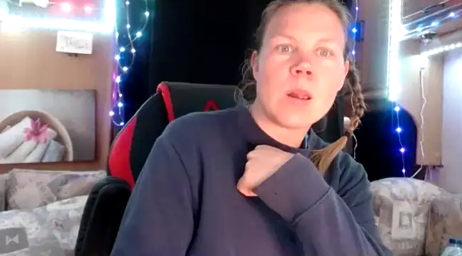 Snapshot of CallMeMaria chatting on February 11, 2025, 4:13 pm CallMeMaria online show from February 11, 2025, 4:13 pm