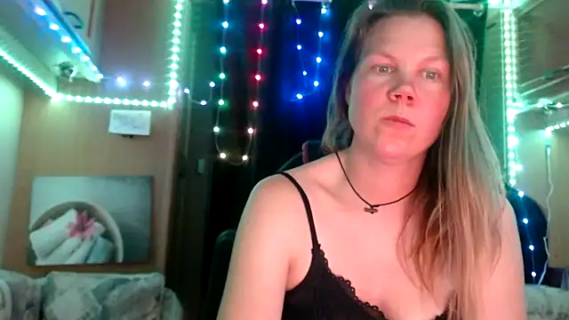 Snapshot of CallMeMaria chatting on February 17, 2025, 6:39 pm CallMeMaria online show from February 17, 2025, 6:39 pm