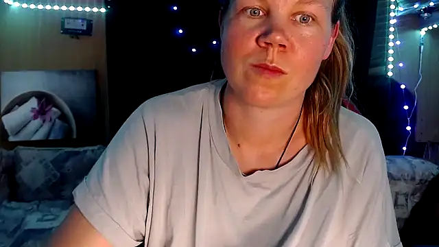 Snapshot of CallMeMaria chatting on February 28, 2025, 4:31 pm CallMeMaria online show from February 28, 2025, 4:31 pm