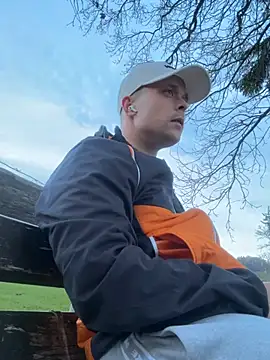 Buroo97 online show from April 9, 2026, 5:52 pm