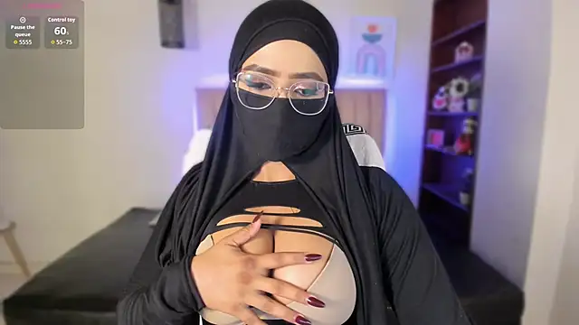 Snapshot of Sasha_Anaan chatting on October 24, 2025, 8:35 am Sasha Anaan online show from October 24, 2025, 8:35 am