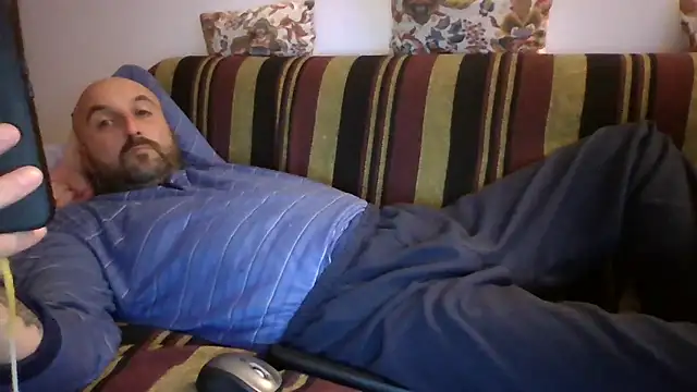 maxxxio12 online show from April 23, 2026, 7:04 pm