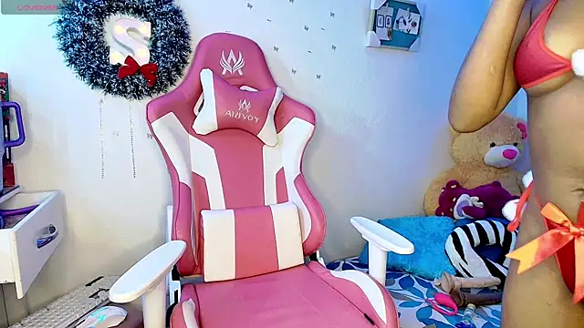 charlotte walker1 online show from December 20, 2025, 10:51 am