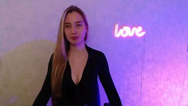 MiaMoore333 online show from March 18, 2025, 10:39 am