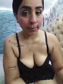 Snapshot of L_ucero chatting on February 18, 2026, 3:59 am L ucero online show from February 18, 2026, 3:59 am