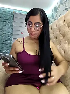 Snapshot of L_ucero chatting on February 4, 2026, 9:43 pm L ucero online show from February 4, 2026, 9:43 pm