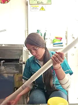 HOLY DOLL online show from October 29, 2025, 9:36 pm