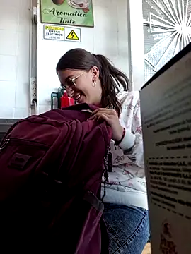 HOLY DOLL online show from September 13, 2025, 7:25 pm