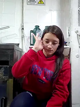 HOLY DOLL online show from October 17, 2025, 10:44 pm