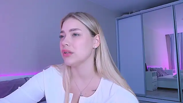 DIANAxxxDIAMOND online show from November 16, 2025, 9:25 am