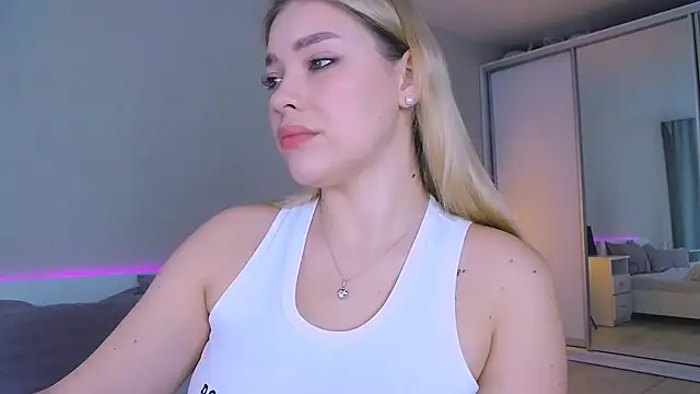 DIANAxxxDIAMOND online show from November 22, 2025, 10:47 am