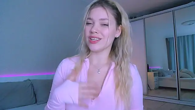 DIANAxxxDIAMOND online show from December 2, 2025, 1:57 pm