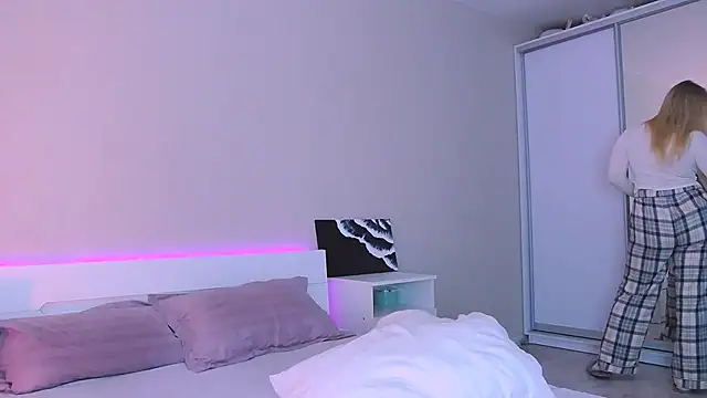 DIANAxxxDIAMOND online show from November 15, 2025, 11:14 am