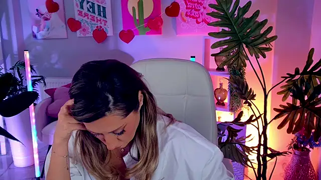 SarahAlluring online show from February 19, 2026, 12:02 pm