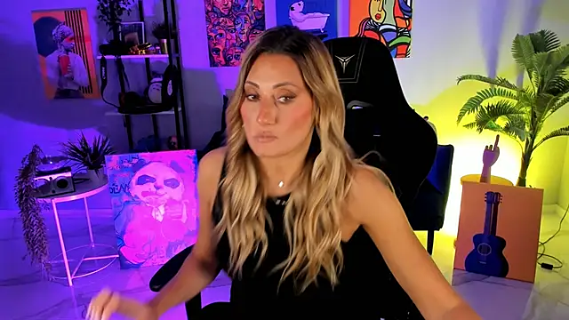 Snapshot of SarahAlluring chatting on October 19, 2025, 11:57 am SarahAlluring online show from October 19, 2025, 11:57 am