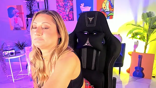 Snapshot of SarahAlluring chatting on November 3, 2025, 11:36 am SarahAlluring online show from November 3, 2025, 11:36 am