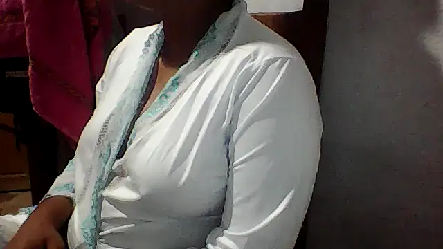 Sydneyputinha online show from March 26, 2026, 11:02 pm