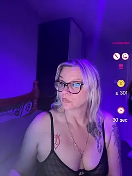 Curvy-Cleo online show from June 3, 2026, 9:41 pm