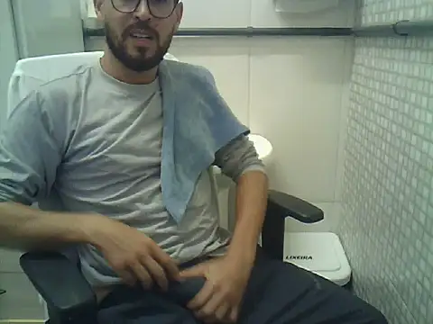 Snapshot of pdasgyn chatting on July 6, 2026, 7:16 pm pdasgyn online show from July 6, 2026, 7:16 pm